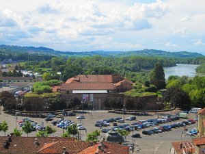 castello, fiume po e colline